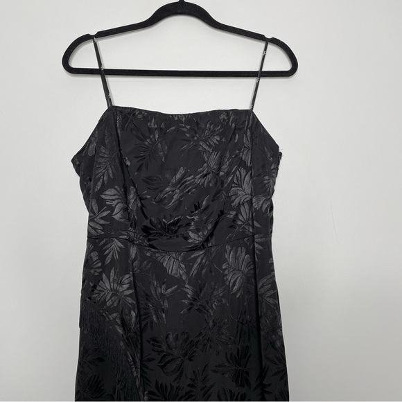 NWT Lulu’s Ignite My Love Strapless Embossed Satin Fringe Gown In Black Size XL - Picture 3 of 9